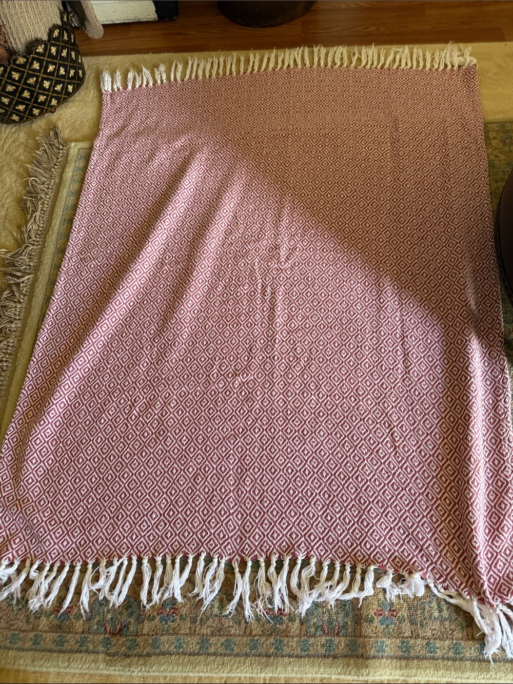 Red Diamond-Pattern Fringe Throw Blanket - Unbranded
